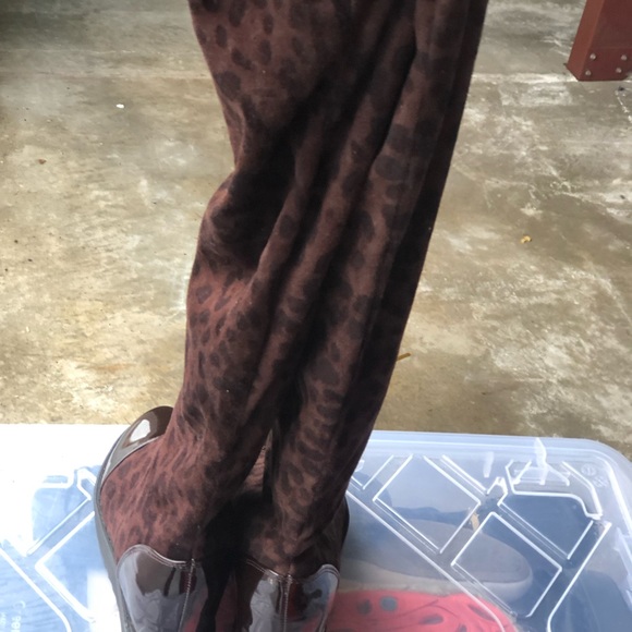 Born Women’s Brown Cheetah Fabric Knee High Lightweight Casual Boots Size 35 - Picture 6 of 13